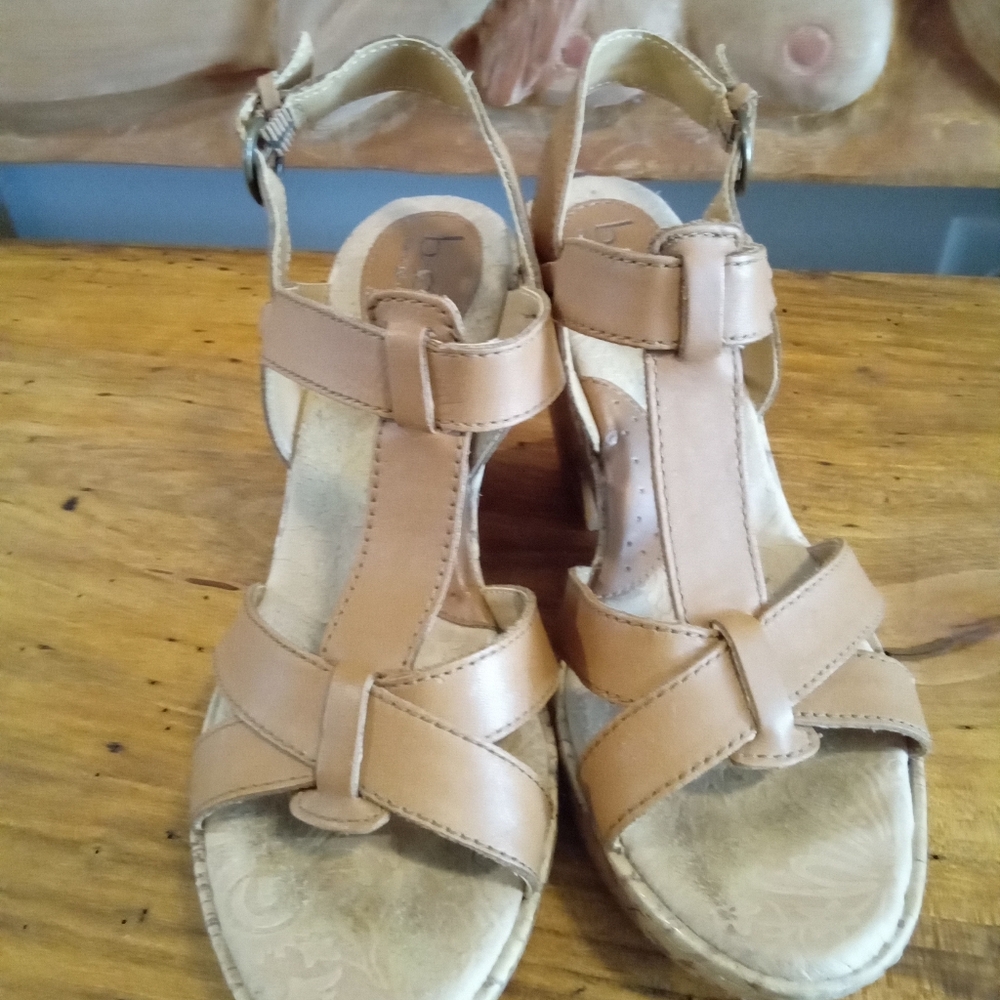 B.O.C. Size 10 Tan Leather Strappy Platform 3.5" Wedge Slingback Sandals